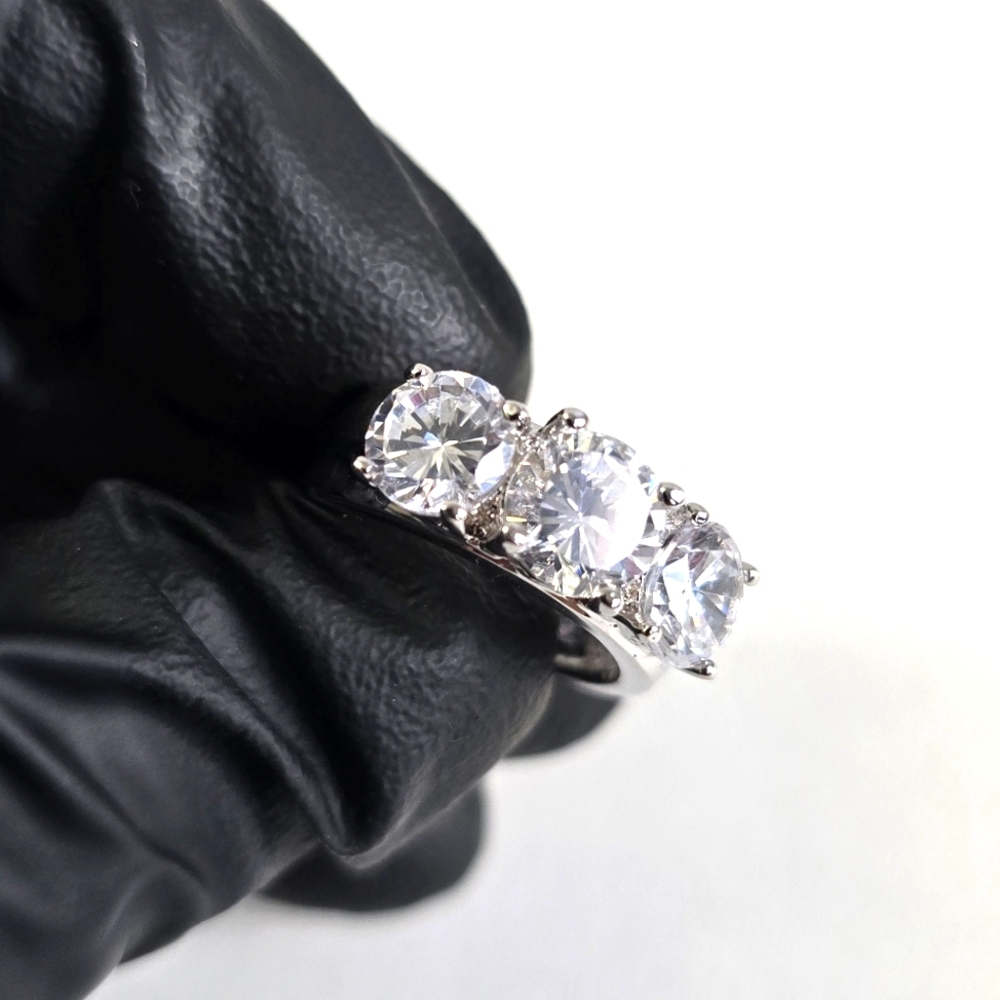 Watch Video / Sterling Silver 925 Three Solitaire Ring